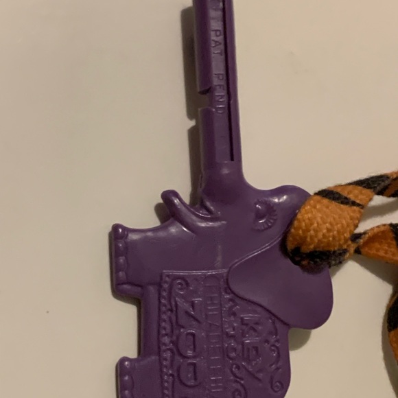 Vintage Philadelphia Zoo Elephant Key Trunkey 1980s Tiger Lanyard Rare Purple - Picture 15 of 16
